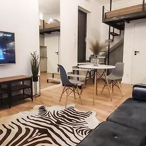 https://bezagenta-modern-studio-easy-transit-to-city.warsawhotelspoland.com